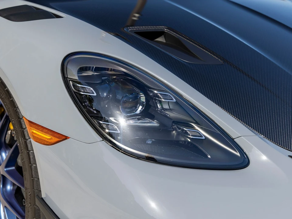 2025 Porsche 718 Cayman GT4 RS - Image 16 of 31