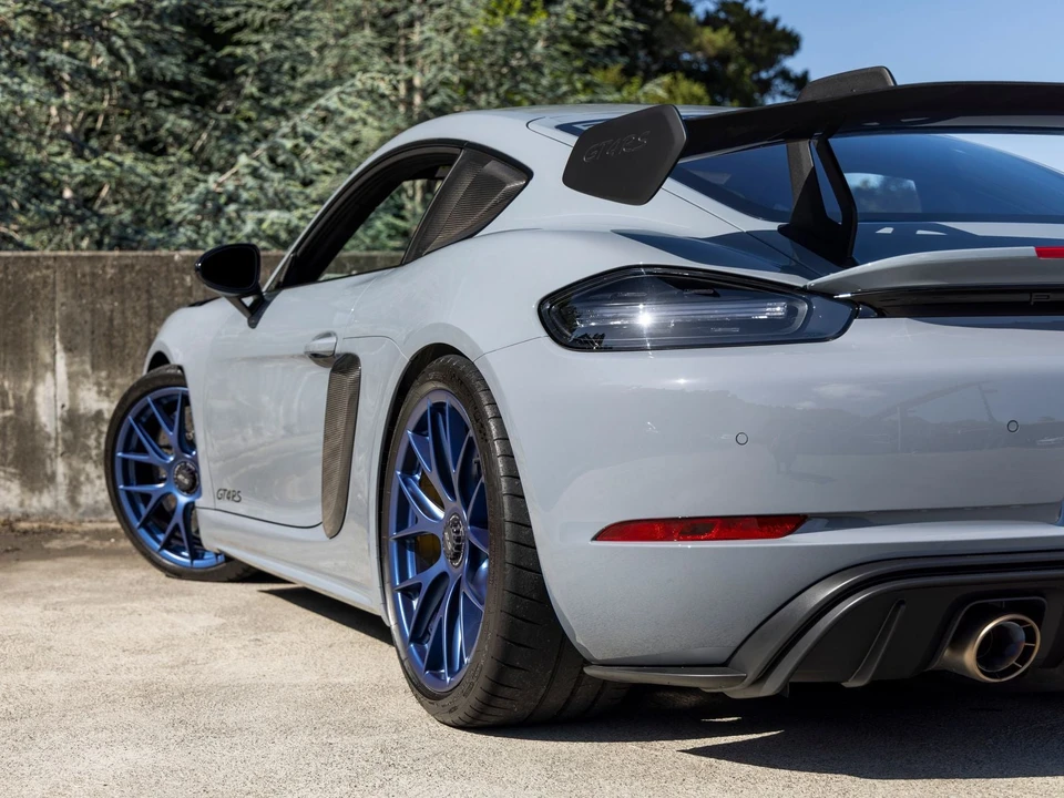 2025 Porsche 718 Cayman GT4 RS - Image 24 of 31