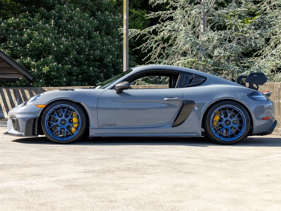 2025 Porsche 718 Cayman GT4 RS - Image 2 of 31