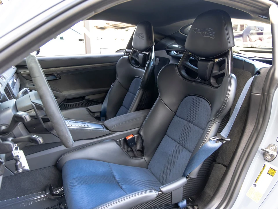 2025 Porsche 718 Cayman GT4 RS - Image 5 of 31
