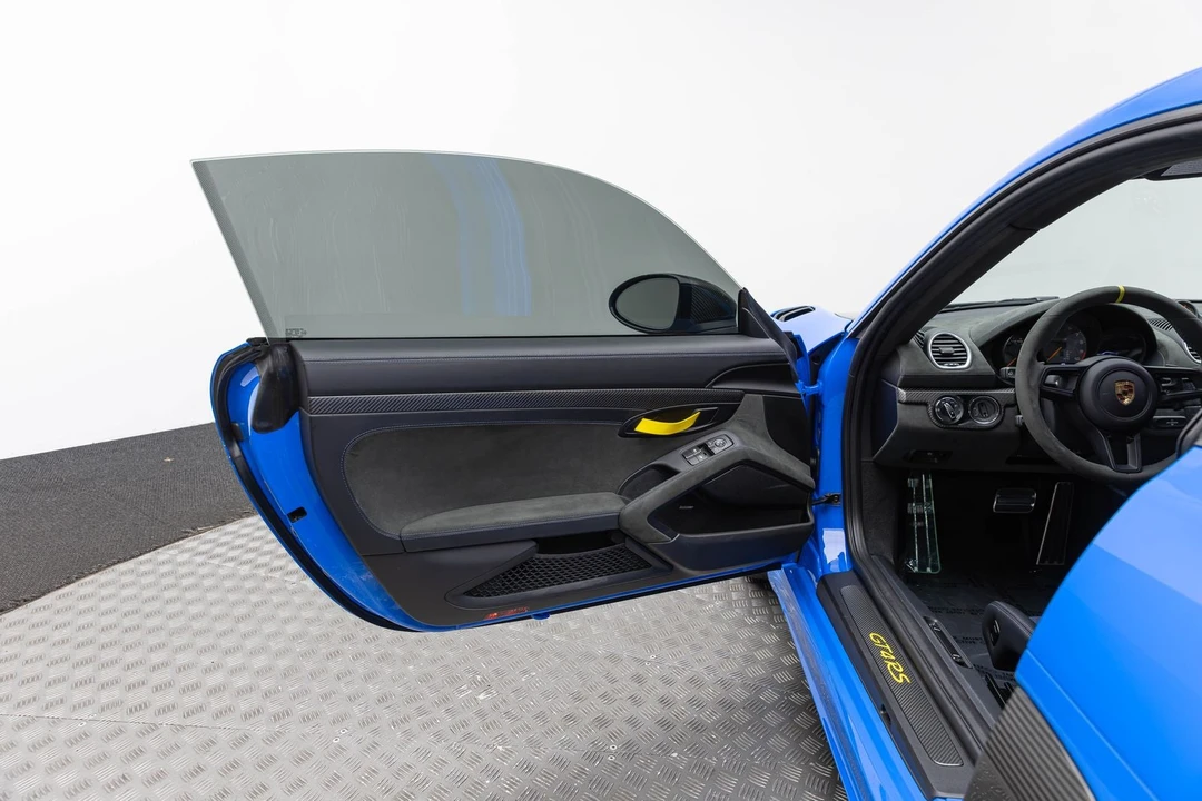 2025 Porsche 718 Cayman GT4 RS - Image 21 of 31