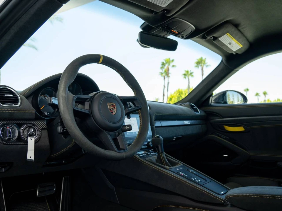 2025 Porsche 718 Cayman GT4 RS - Image 4 of 5