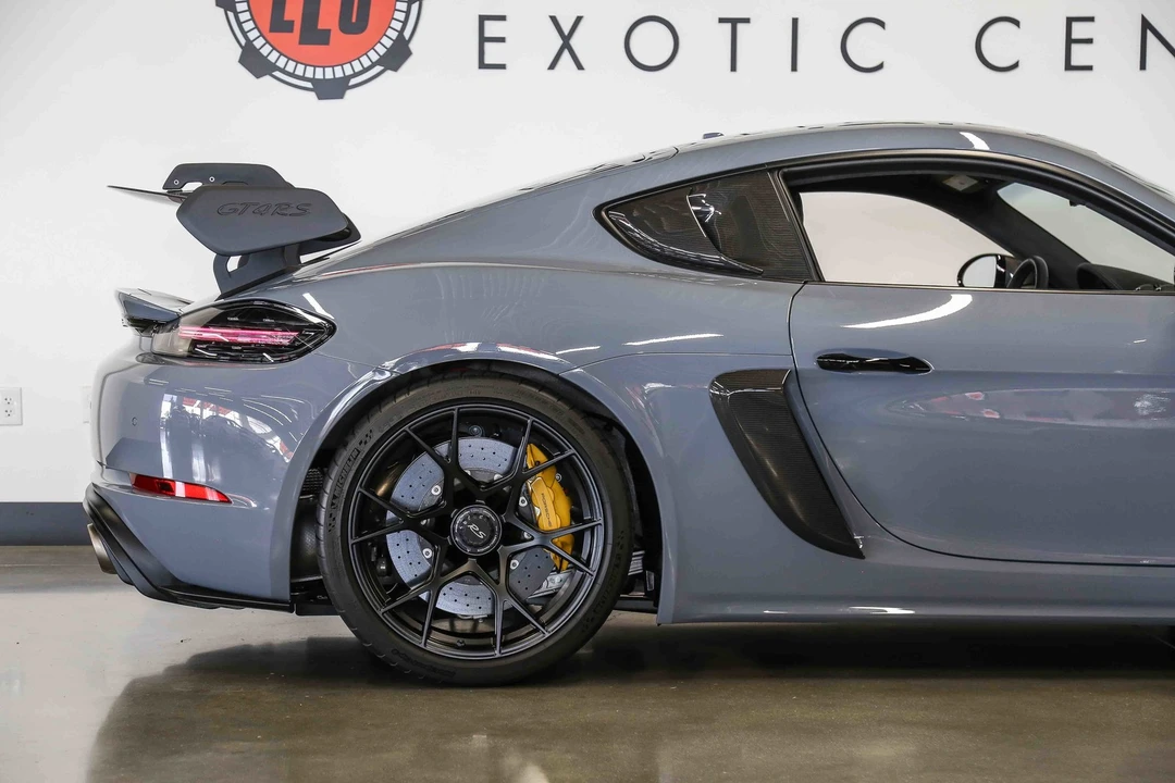 2025 Porsche - Image 18 of 31