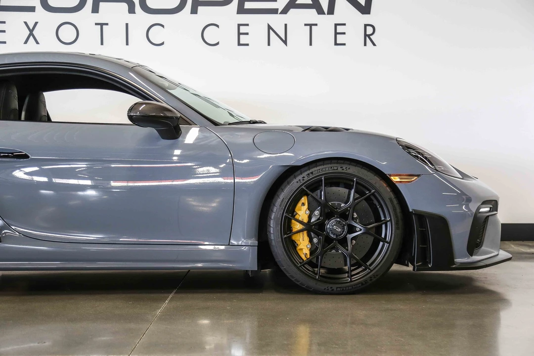2025 Porsche - Image 20 of 31