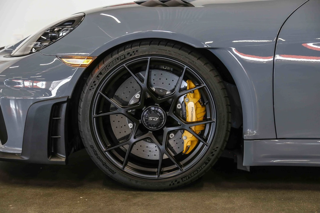 2025 Porsche - Image 5 of 31