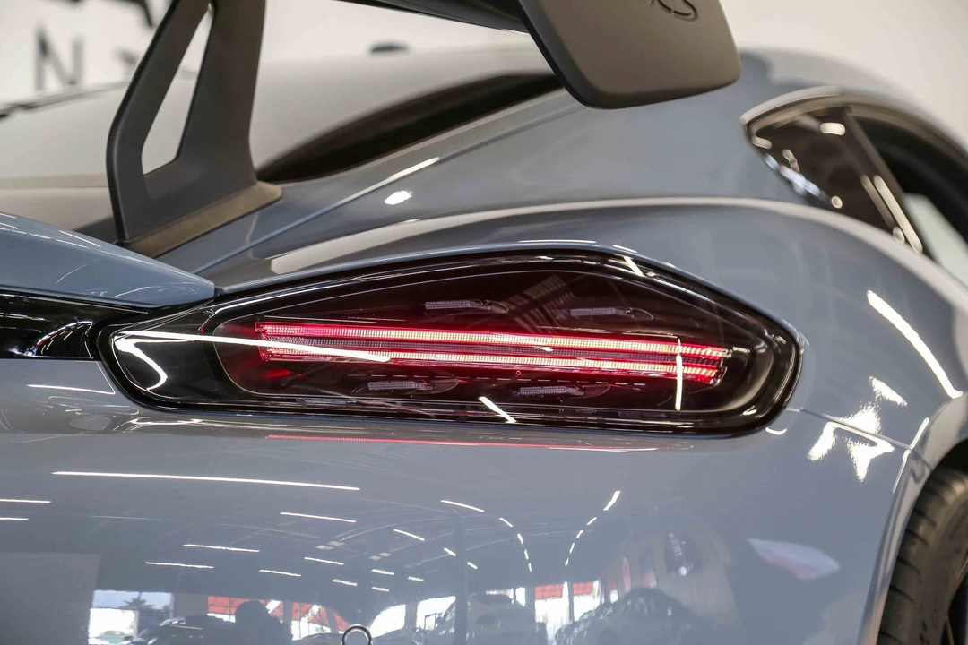 2025 Porsche - Image 26 of 31