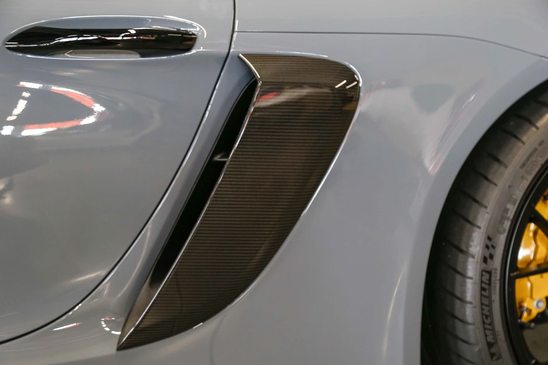 2025 Porsche - Image 29 of 31