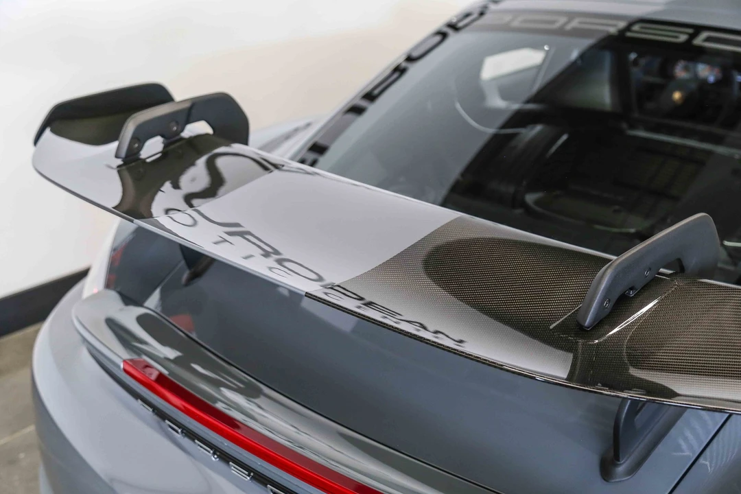 2025 Porsche - Image 28 of 31