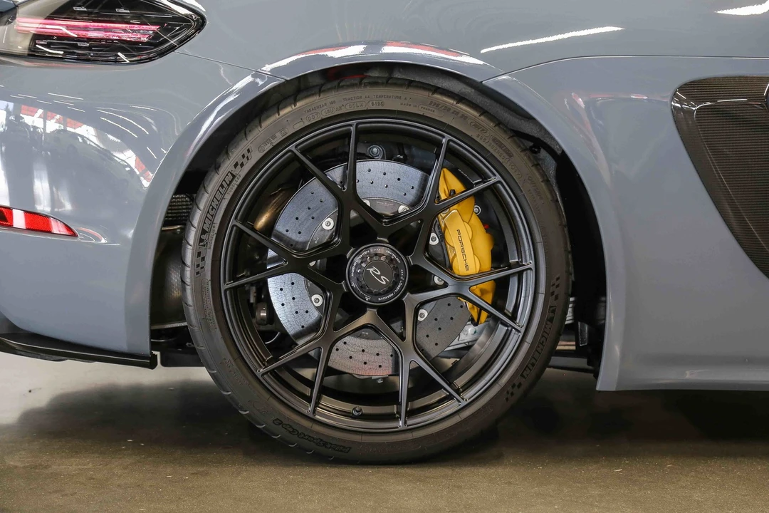 2025 Porsche - Image 19 of 31