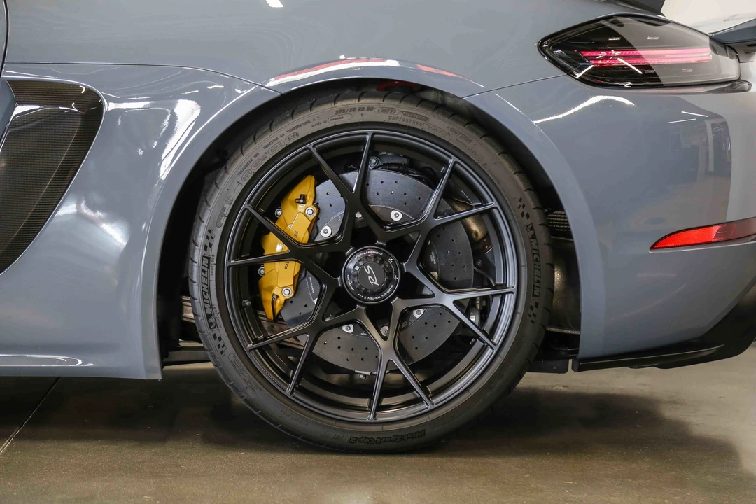 2025 Porsche - Image 7 of 31