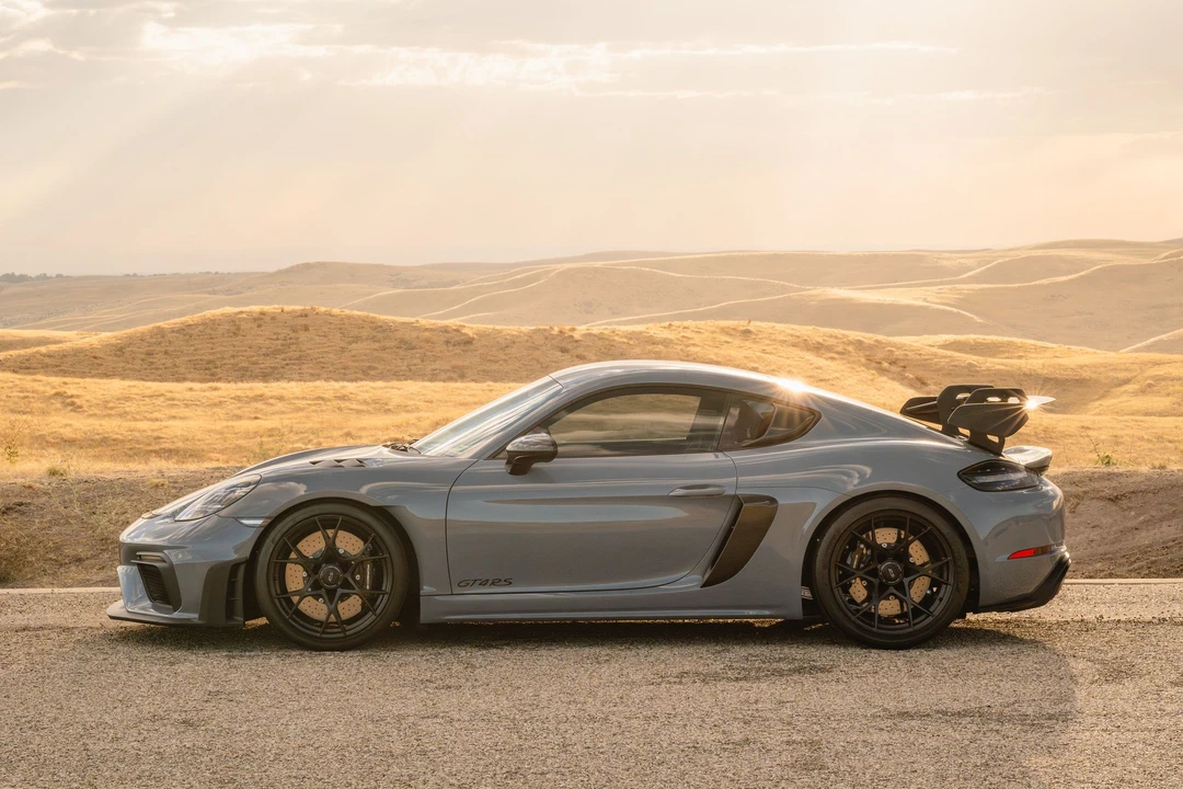 2025 Porsche 718 Cayman GT4 RS - Image 5 of 31