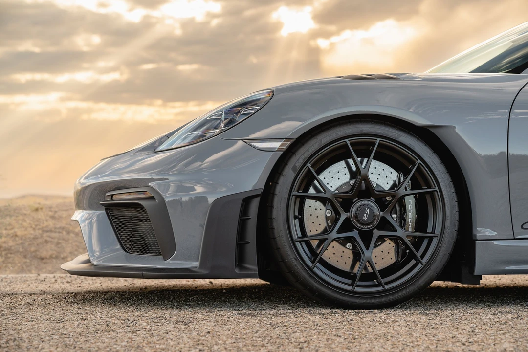 2025 Porsche 718 Cayman GT4 RS - Image 6 of 31