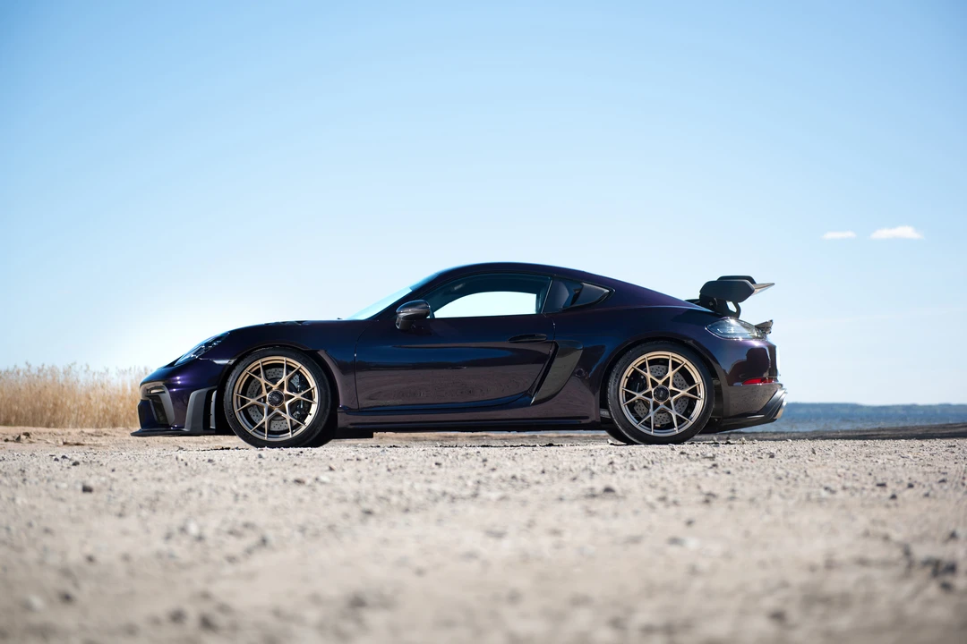 2025 Porsche 718 Cayman GT4 RS - Image 5 of 31