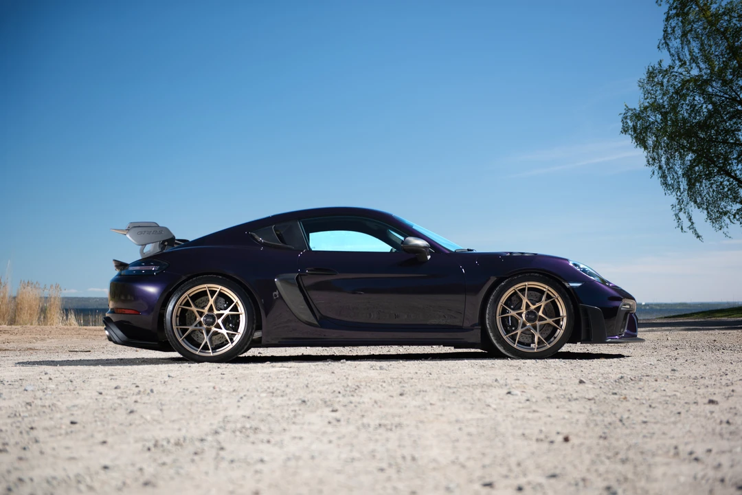 2025 Porsche 718 Cayman GT4 RS - Image 4 of 31