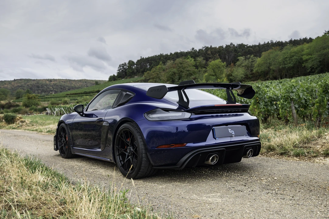 2025 Porsche 718 Cayman GT4 RS - Image 8 of 31