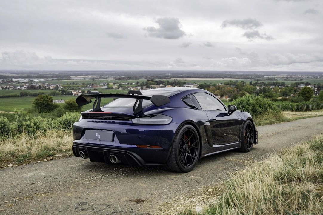 2025 Porsche 718 Cayman GT4 RS - Image 9 of 31