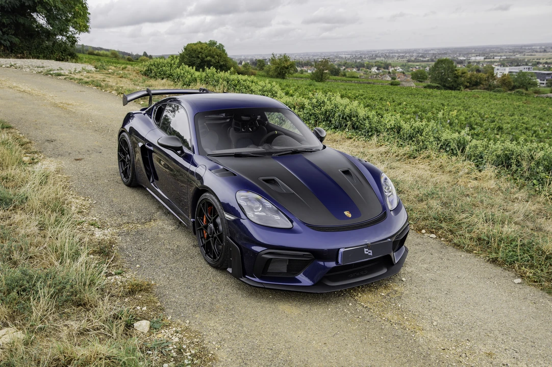 2025 Porsche 718 Cayman GT4 RS - Image 12 of 31