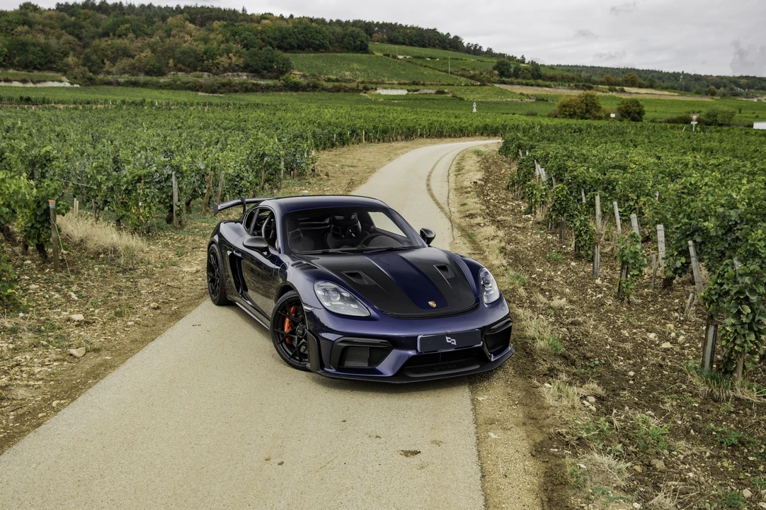 2025 Porsche 718 Cayman GT4 RS - Image 16 of 31