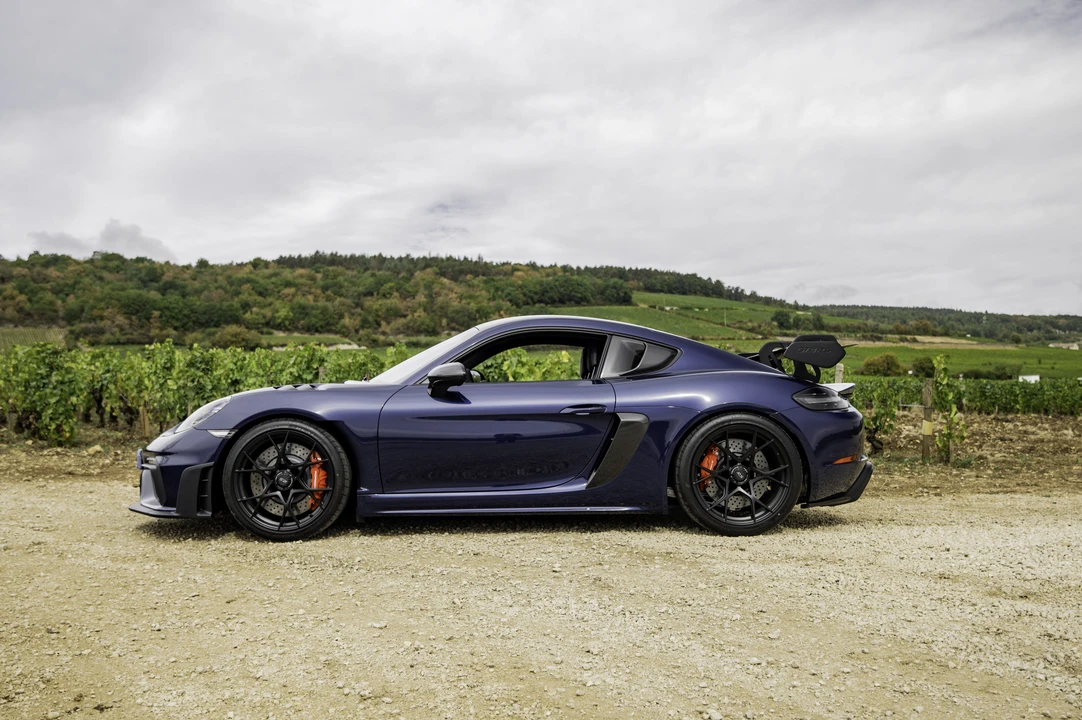 2025 Porsche 718 Cayman GT4 RS - Image 5 of 31
