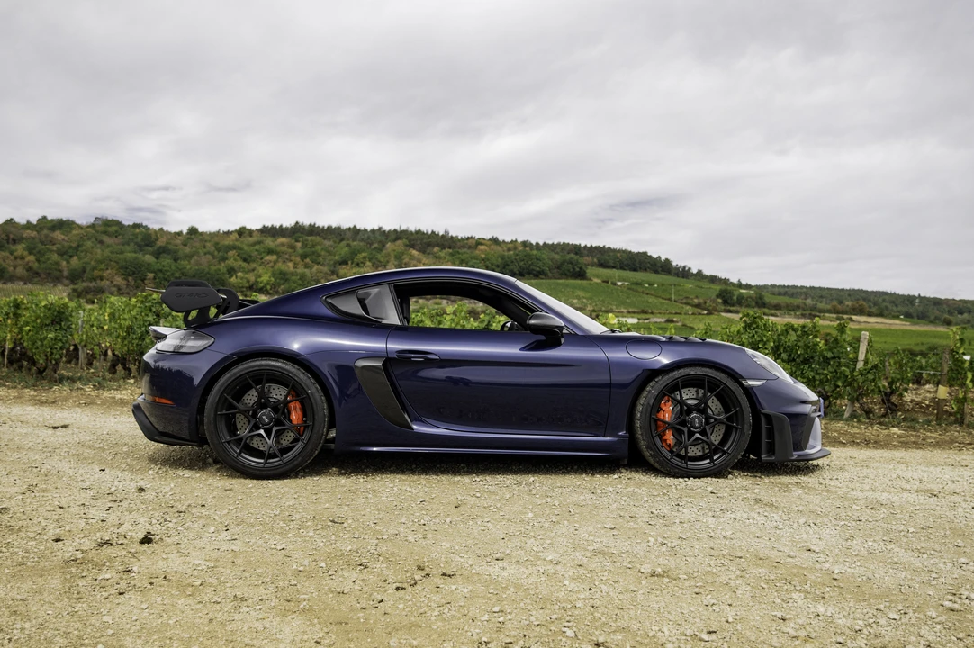 2025 Porsche 718 Cayman GT4 RS - Image 18 of 31