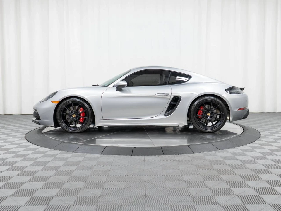 2025 Porsche 718 Cayman GTS 4.0 - Image 2 of 4