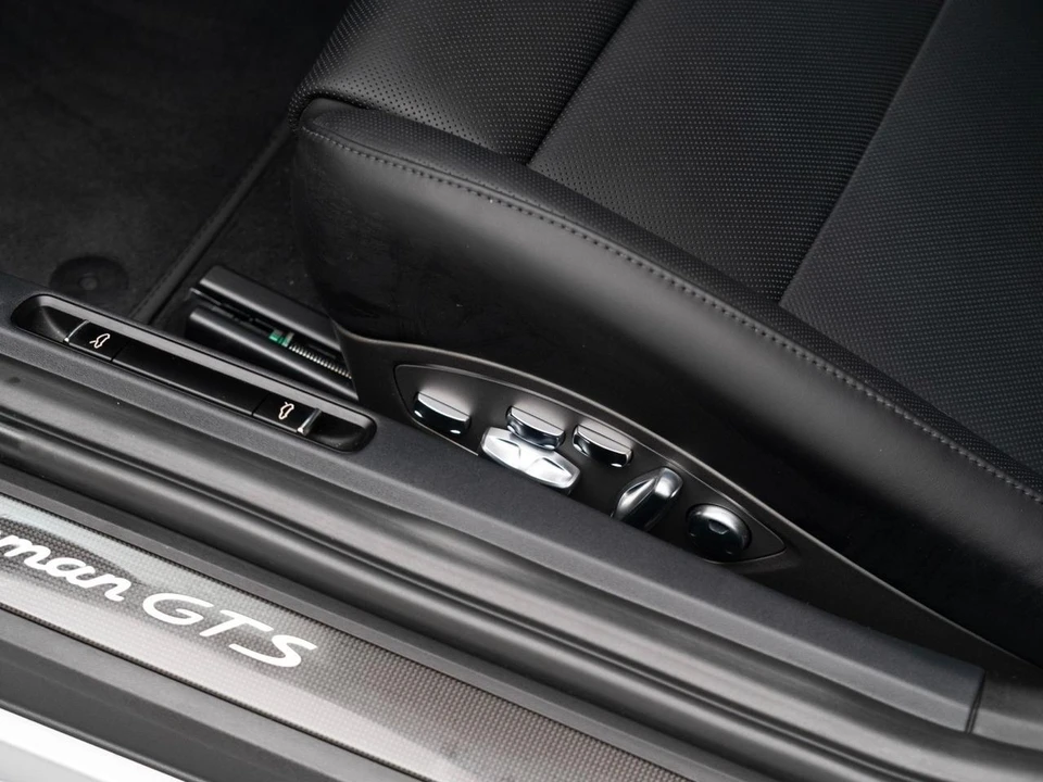 2025 Porsche 718 Cayman GTS 4.0 - Image 17 of 31