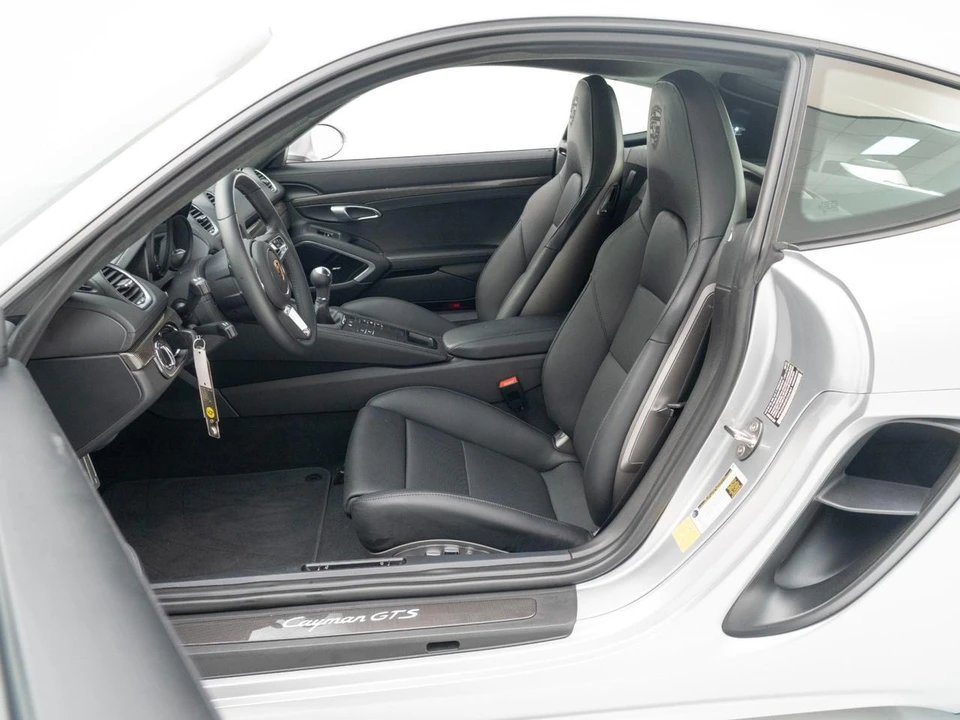 2025 Porsche 718 Cayman GTS 4.0 - Image 19 of 31