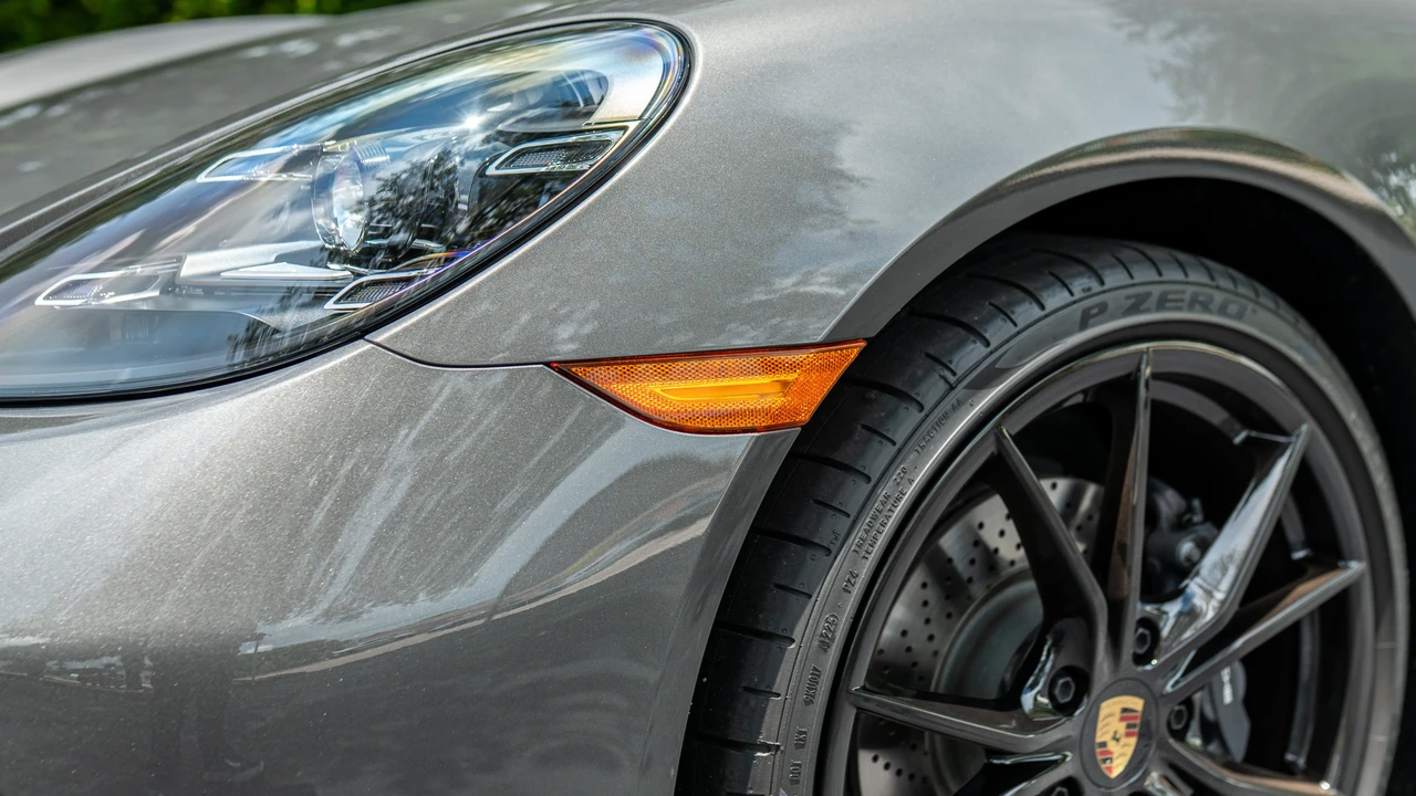 2025 Porsche 718 Cayman - Image 14 of 31