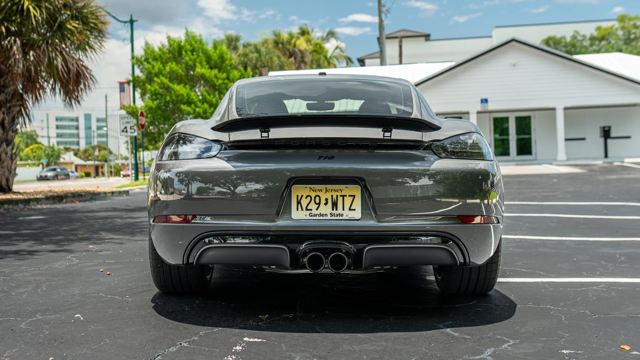 2025 Porsche 718 Cayman - Image 6 of 31