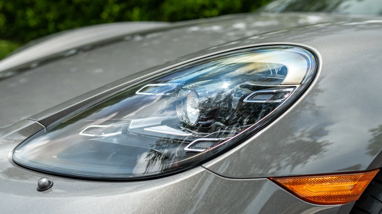 2025 Porsche 718 Cayman - Image 15 of 31