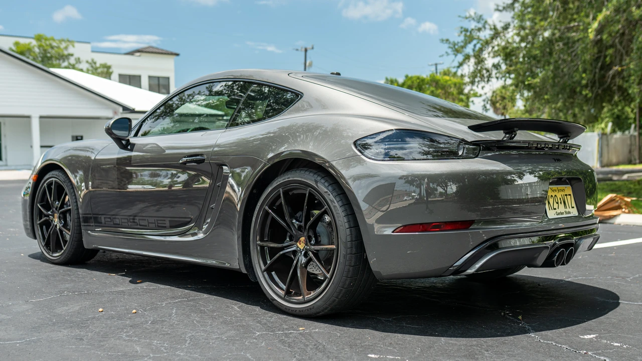 2025 Porsche 718 Cayman - Image 7 of 31
