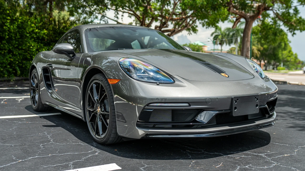 2025 Porsche 718 Cayman - Image 3 of 31