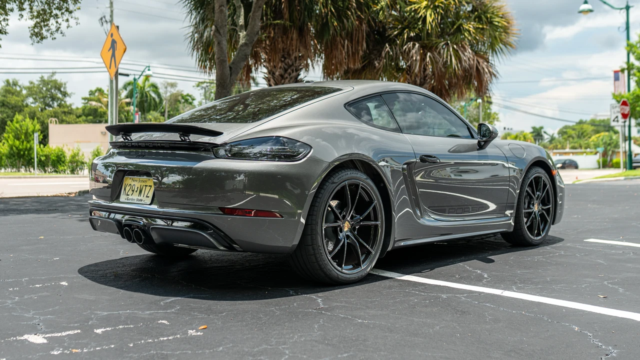 2025 Porsche 718 Cayman - Image 5 of 31