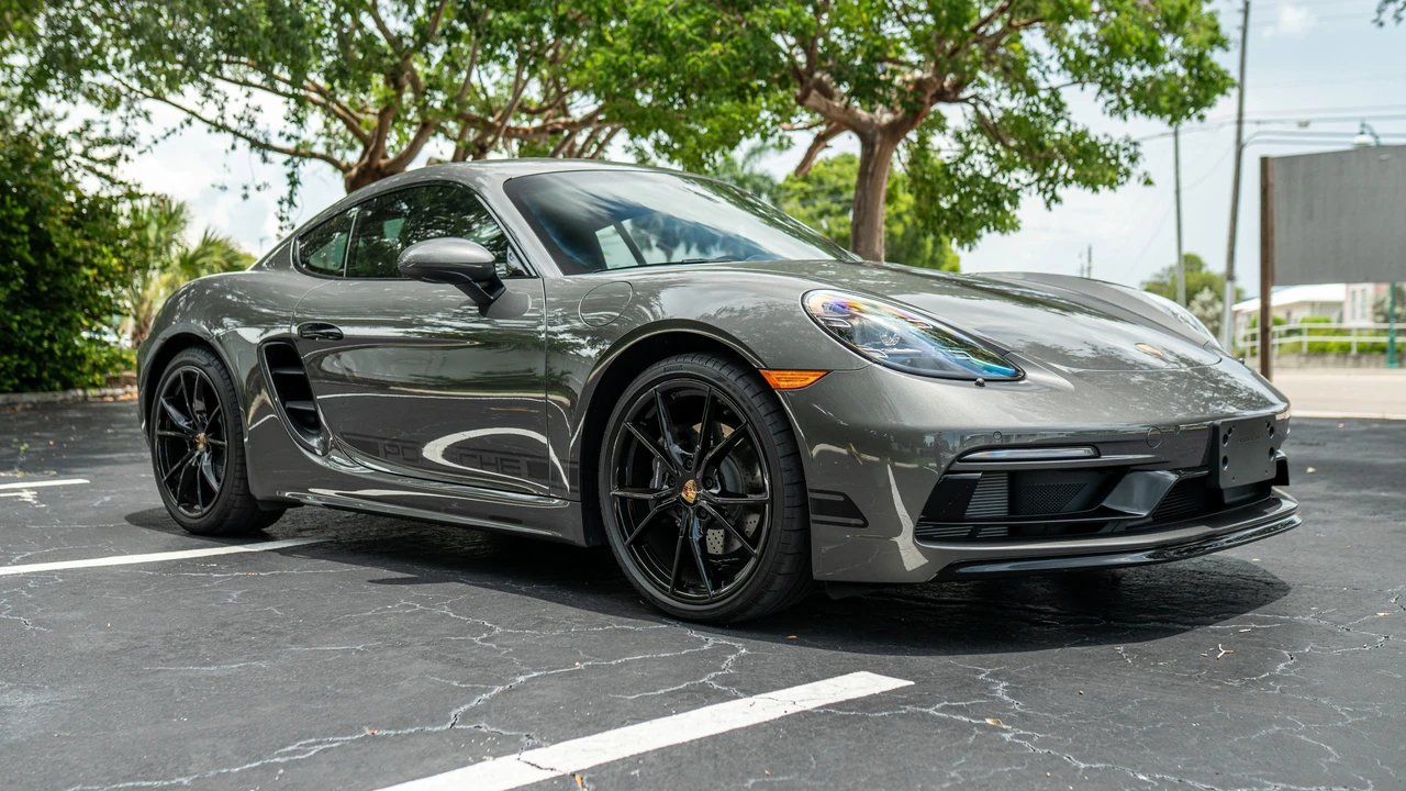 2025 Porsche 718 Cayman - Image 9 of 31