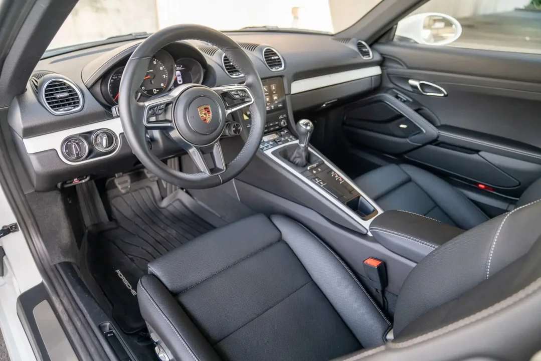 2025 Porsche 718 Cayman - Image 4 of 8