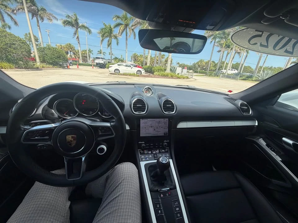 2025 Porsche 718 Cayman - Image 8 of 11