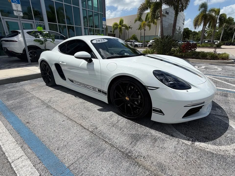 2025 Porsche 718 Cayman - Image 2 of 11