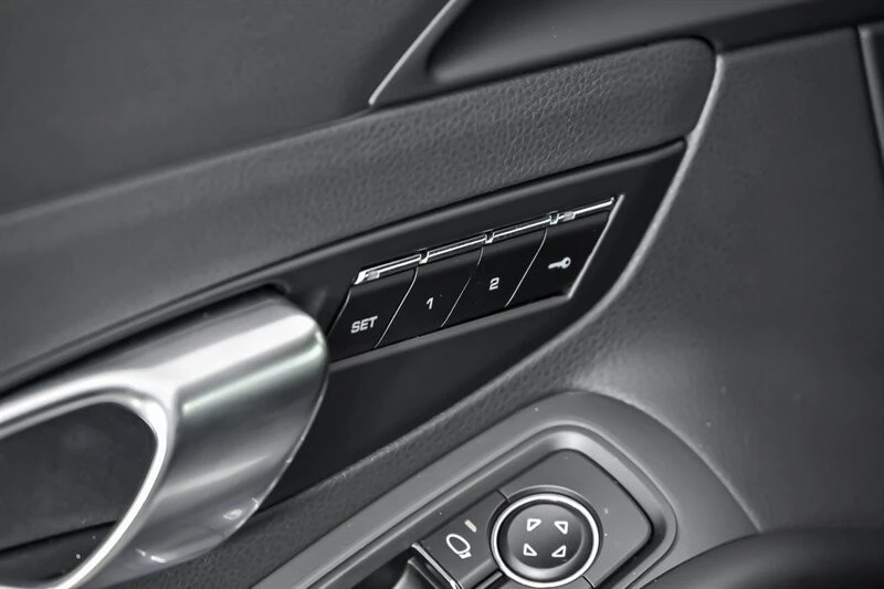 2025 Porsche 718 Cayman - Image 14 of 31