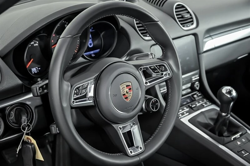 2025 Porsche 718 Cayman - Image 18 of 31