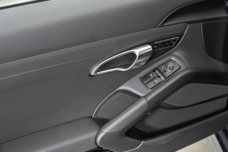2025 Porsche 718 Cayman - Image 13 of 31