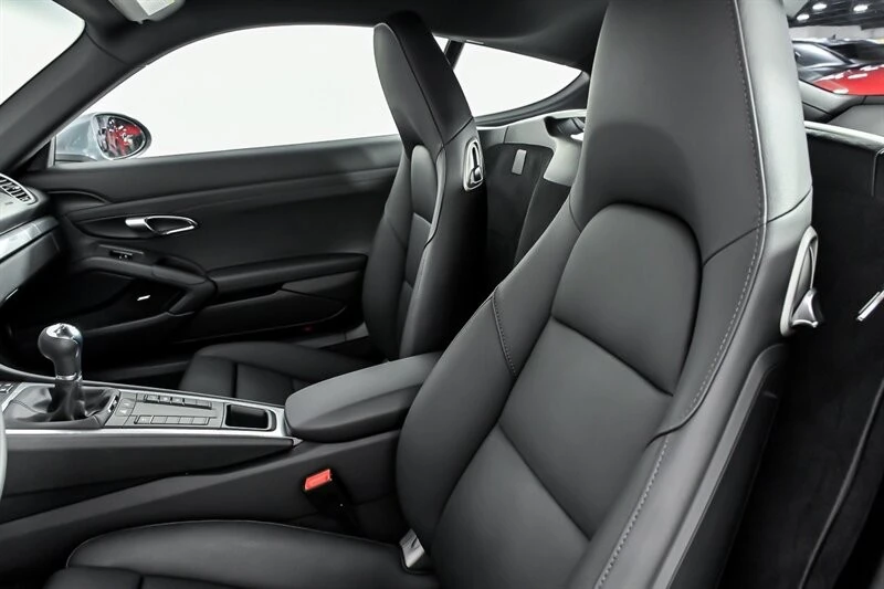 2025 Porsche 718 Cayman - Image 17 of 31