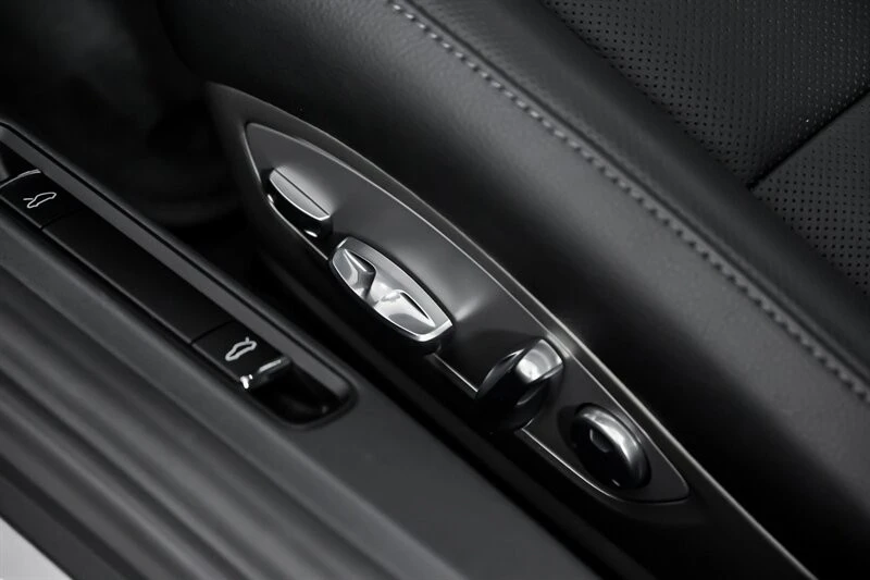 2025 Porsche 718 Cayman - Image 19 of 31