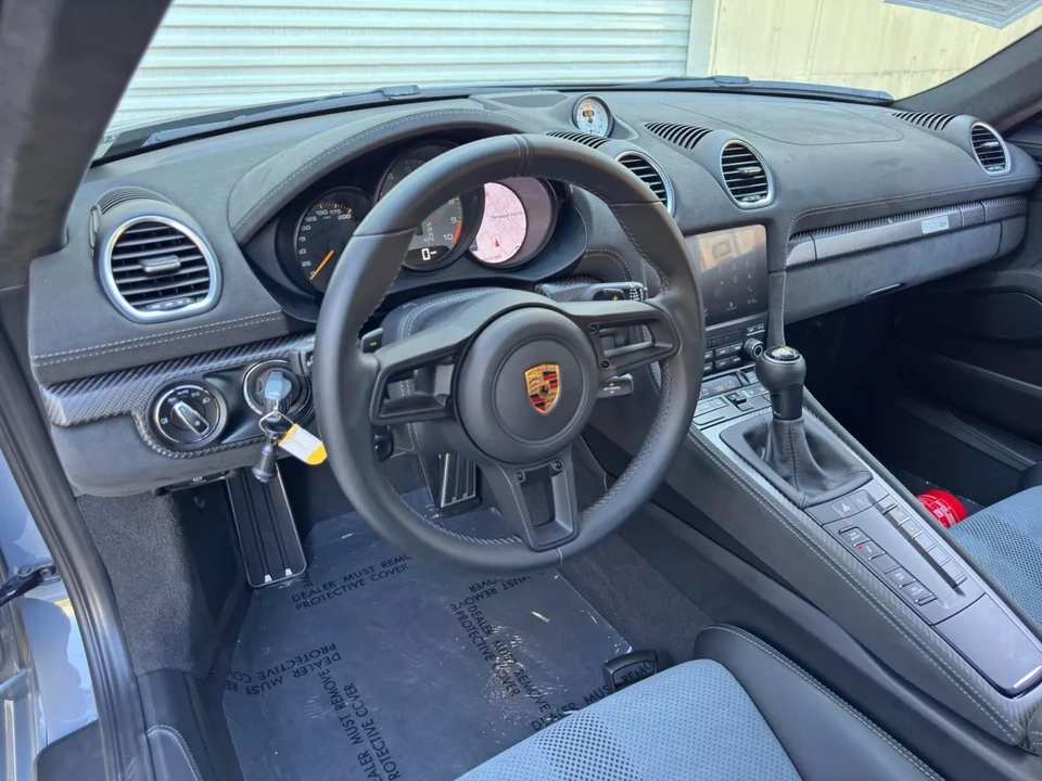 2025 Porsche 718 Cayman - Image 13 of 31