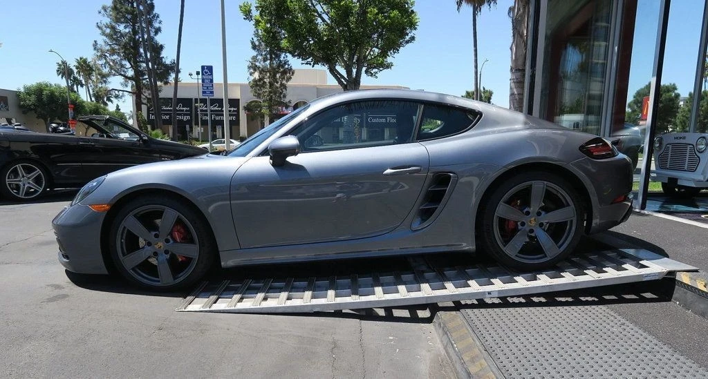 2025 Porsche 718 Cayman S - Image 5 of 21