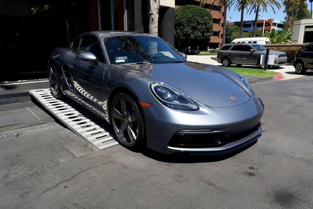 2025 Porsche 718 Cayman S - Image 4 of 21