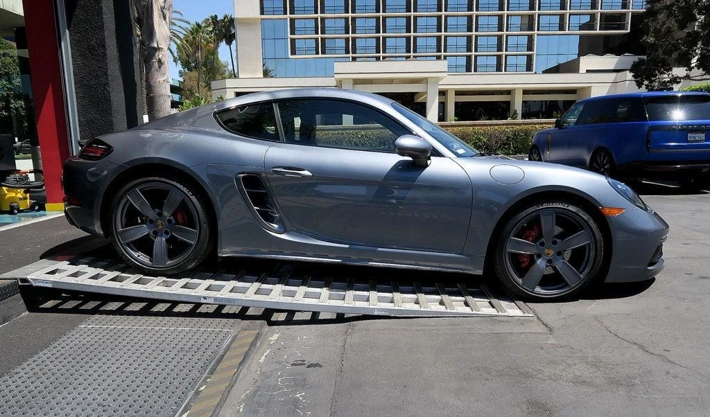 2025 Porsche 718 Cayman S - Image 6 of 21