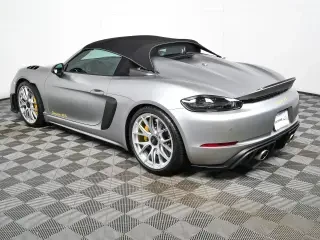 2025 Porsche - Image 21 of 31