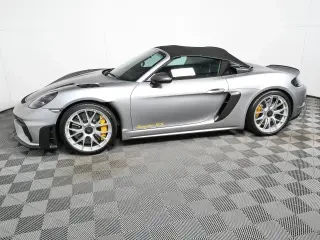2025 Porsche - Image 13 of 31