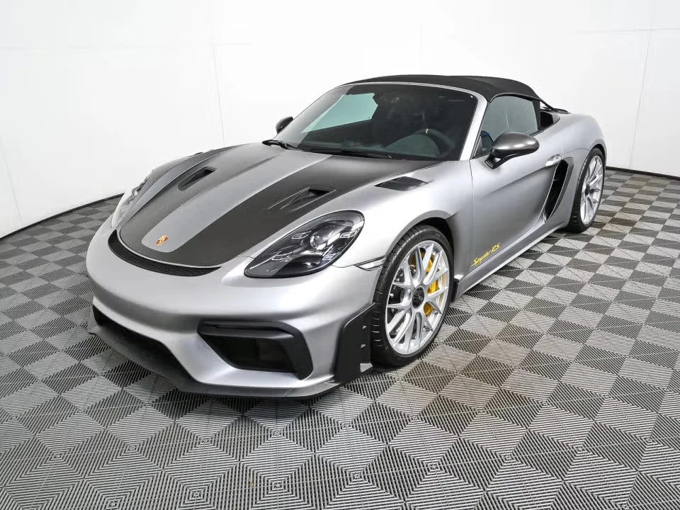 2025 Porsche - Image 3 of 31