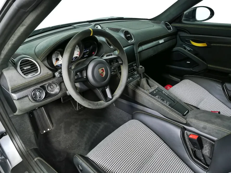 2025 Porsche - Image 31 of 31